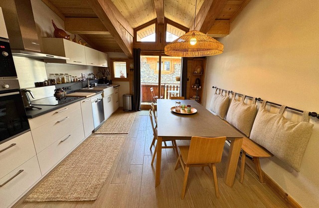 Casa de pueblo renovada con encanto, 4 habitaciones, 6 personas, cerca de pistas de esquí en St Marcel