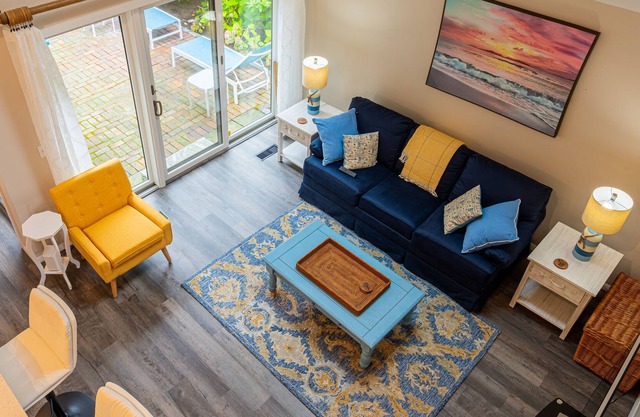 Renovated 2bed / 2 bath - Available Aug 12 to Aug 26