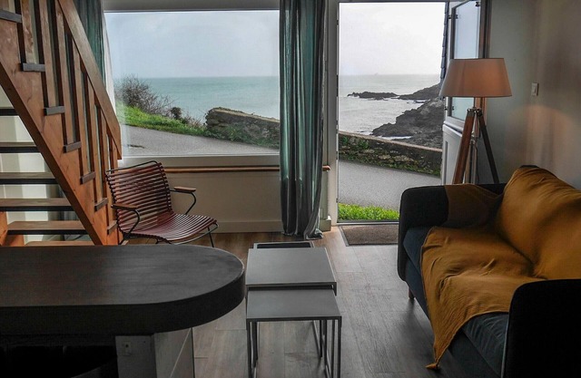 Apartamento renovado con vistas al mar y WIFI
