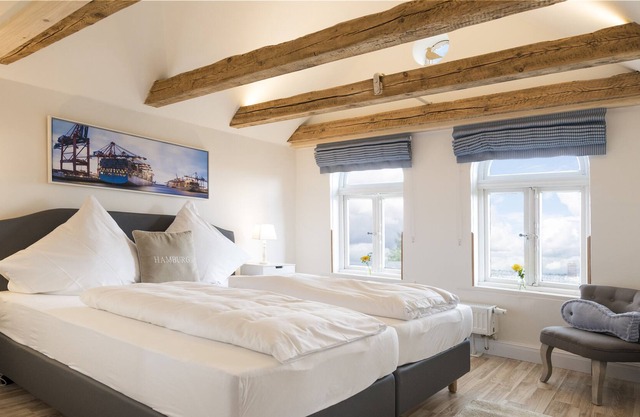 duplex reformado con impresionantes vistas y justo en el agua
