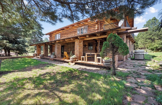 Renovated Historic Flagstaff Cabin, Trails, Hot tub