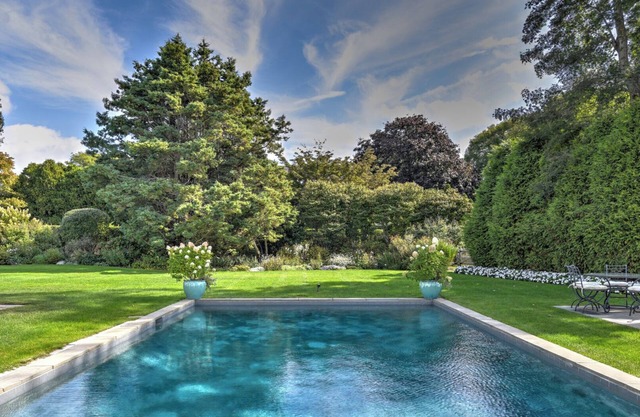 Renovated Historical, Sun Room in Peaceful Backyard, Close to Beach and...