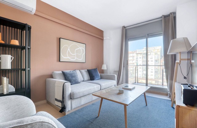 Renovated La Vila Olimpica del Poblenou 3BR w/ Balcony, by Blueground