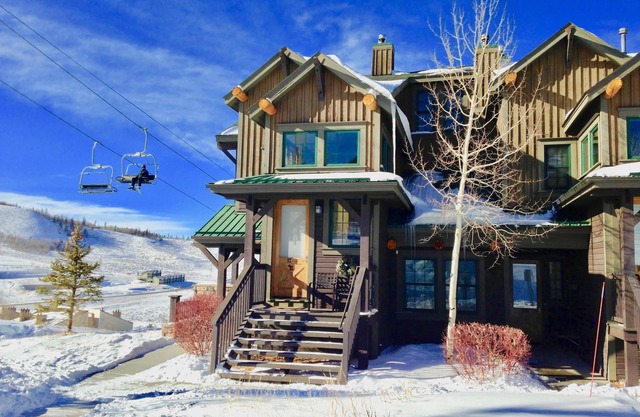 Ski in Ski out, ver video, 2Bed / 2Bath Condo, Wifi, Kicking Horse Lodges