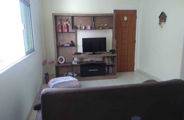 Alquilo habitación semi amueblada con excelente ubicación y acceso a transporte público.