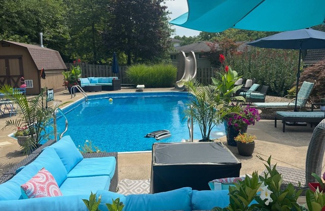 Serenity and Sangria Resortlike home with built in pool