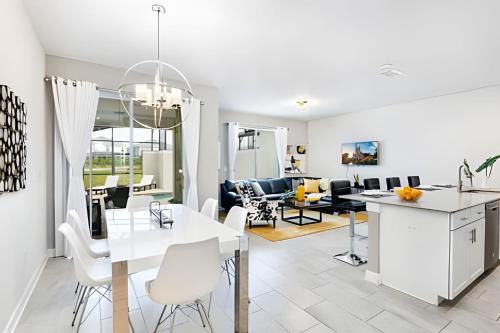 Resort Style, close to Disney and other parks