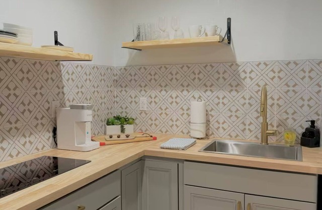 Restful Palms – Cozy Studio Near Clearwater & St. Pete Beaches