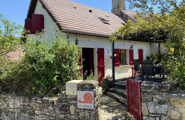 Casa de piedra restaurada en un bonito pueblo en el corazón del Périgord Noir