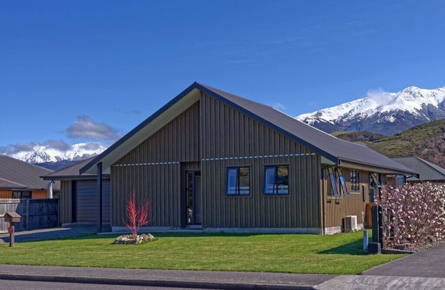 Retreat By The Green - Casa de vacaciones Hanmer Springs