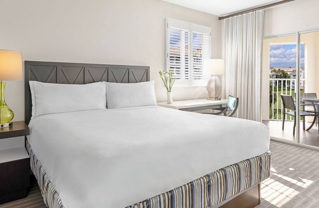 RETREAT TO OUR FAMILY-FRIENDLY RESORT IN ORLANDO 2-bedroom resort Orlando