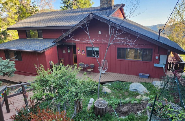 Retreat to this 4/2 Mi-Wuk Village Residence Awesome Window Views