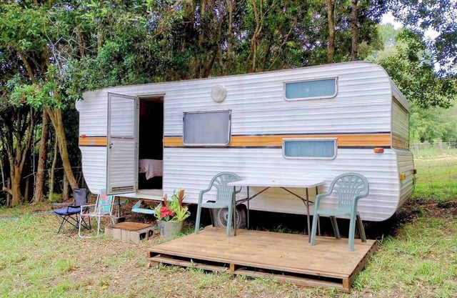 Family Size Caravan 8 Minutes from Pacific Highway