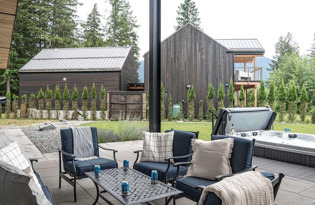 Revelstoke - Camozzi Chalet