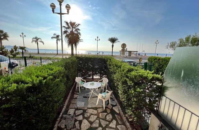Rez-de-jardin sur la Promenade des Anglais
