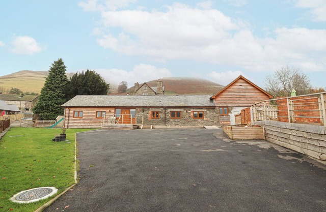 RHIANWEN, PLAS MOELFRE HALL GRANJAS en Llanrhaeadr-Ym-Mochnant, Ref 912237