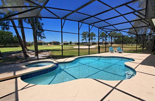 RIDGEWOOD LAKES Casa de 4 dormitorios y 3 baños con piscina de diseño, vistas al golf a 15 minutos de Disney