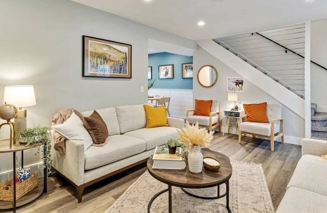 King Bed | Full Kitchen. | Private Backyard!