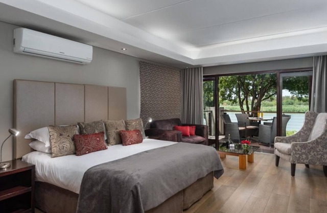 River Place Manor - Habitación Doble Superior con vistas a la piscina