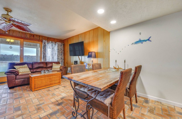 River-View Condo w/ Boat Slip in Welaka!