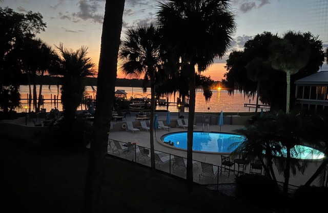 Riverbend - 2 Bedroom waterfront condo with spectacular views!!
