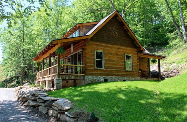Cabaña Riverbend! Una nueva cabina de registro de lujo frente al mar privado.