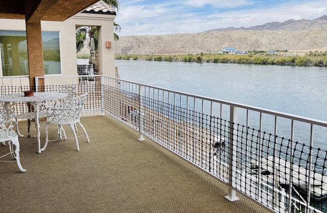 Riverfront 743 3Bd3Ba with Private Dock