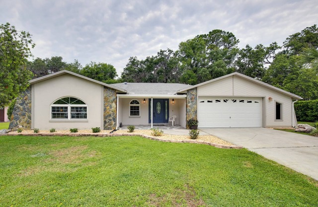 Riverfront Dunnellon Home w / Private Dock - Perros OK
