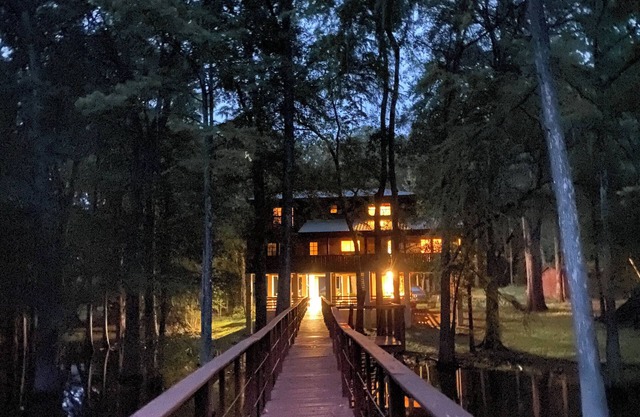 Riverfront home in Branford on the Sante Fe and access to the Ichetucknee!