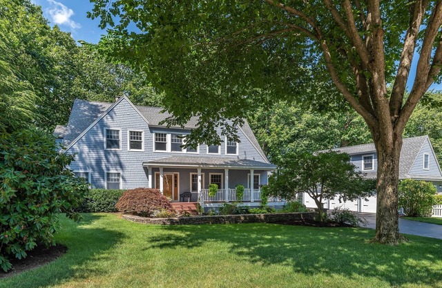 Riverfront Home w/ Private Dock, Kayaks, Close To Dock Square! Dogs Allowed!