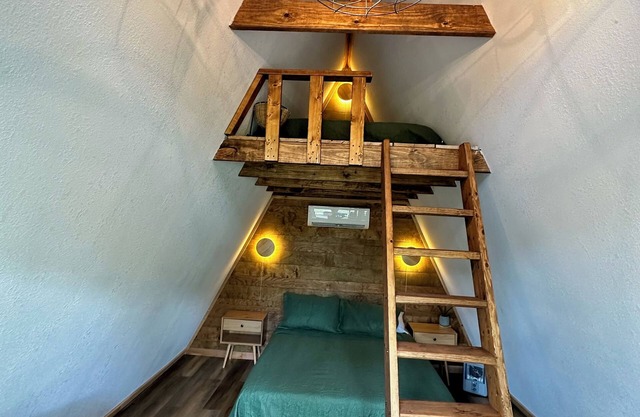 Riverside A-Frame Cabin w/ Private Access to the Kings River, Eureka Springs, AR