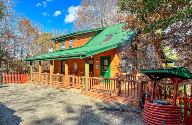 RiverView Ridge: 5 BR, 3 BA Cabin or Bungalow in Piney Creek, Sleeps 10