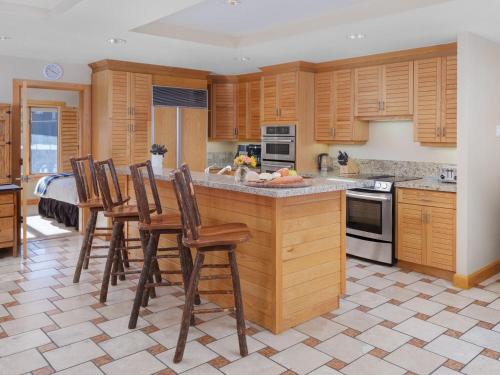 RMR: Tram Tower 12 Condo in Teton Village