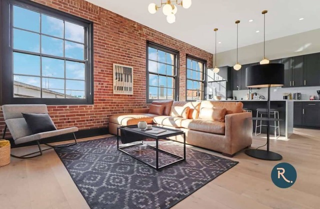 Roami at The Lola | Group Friendly | 4 Bed Combo