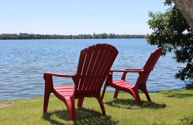 3 BR 1BA Waterfront Boaters Cottage