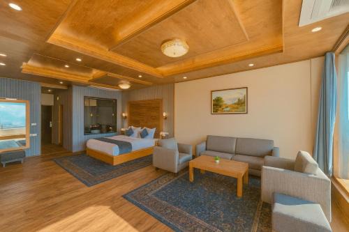 Rockland Cottage Manali - Centrally Heated & Air Cooled Premium Rooms