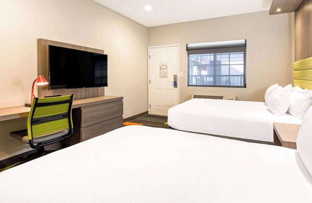 Rodeway Inn near Melrose Ave