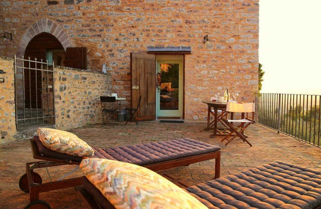 Romántica residencia histórica con una gran terraza panorámica y espectaculares puestas de sol.