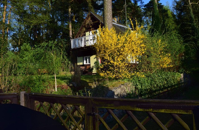 Casa romántica con vistas al lago para 4 personas. Wi-Fi gratuito. Gran jardín
