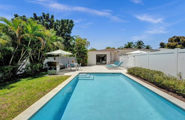 Romantic Retreat w/ Private Pool. Near Las Olas