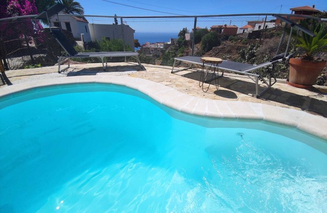 Romántica Casa Rural con terraza y vistas al mar y la montaña