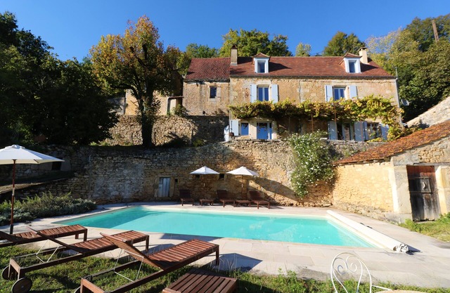 Romantic stone cottage with private pool, terrace and views***
