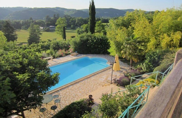 Elegante casa de carácter con piscina privada y magníficas vistas al campo.