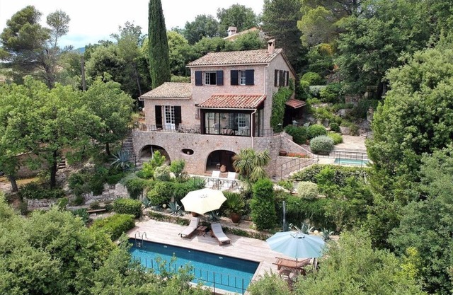 Romántica casa de piedra