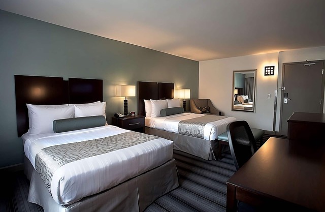 Rooftop Relaxation w/ Pool + Gym | Walk to Millennium Park and Chicago Riverwalk