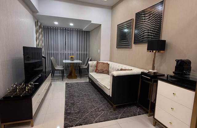 Room-3 Bedroom Executive Suite Room wit