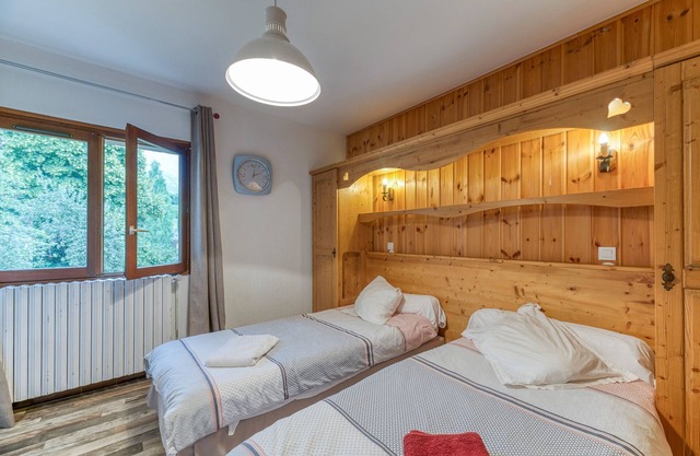 Habitación 'Chambre 2' con vistas a la montaña y balcón