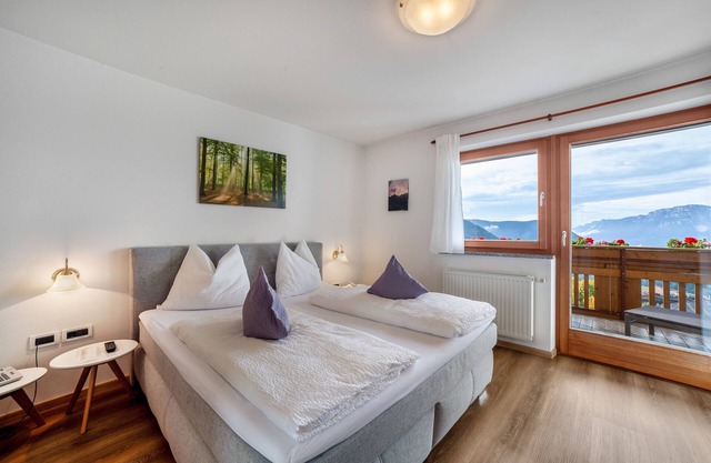 Habitación 'Klausthaler Zimmer 23' con vistas a la montaña, terraza compartida y Wi-Fi
