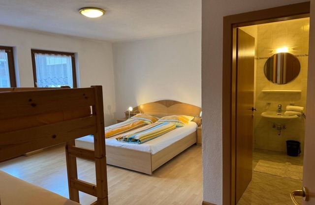 Habitación 'Pension Waldheim 1' con vistas a la montaña, jardín compartido y Wi-Fi