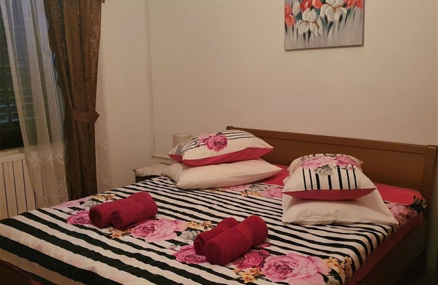 Rooms Roza with private bathroom Poreč 6 km from the beach / Room Roza 1 for 2 Pax with bathroom Poreč 6km